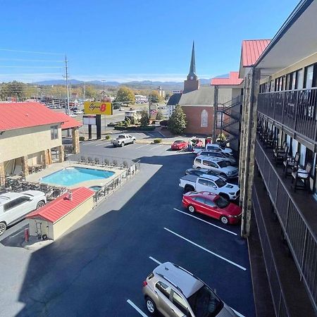 Hotel Super 8 By Wyndham Pigeon Forge Downtown Extérieur photo