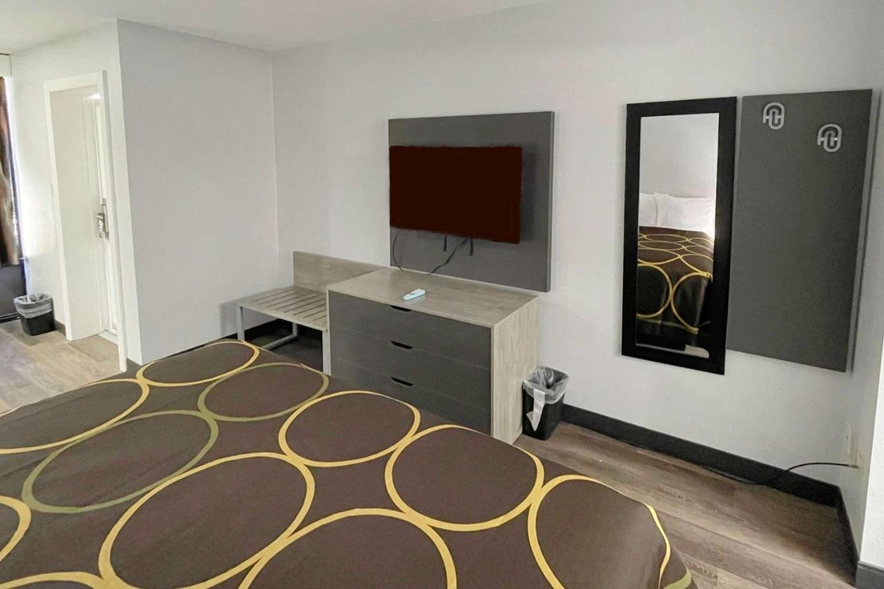 Hotel Super 8 By Wyndham Pigeon Forge Downtown Extérieur photo