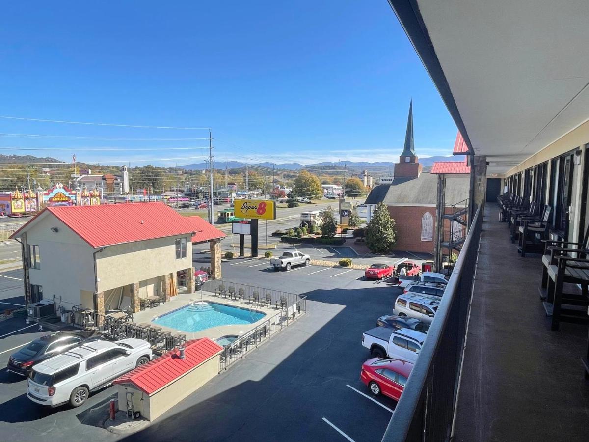 Hotel Super 8 By Wyndham Pigeon Forge Downtown Extérieur photo
