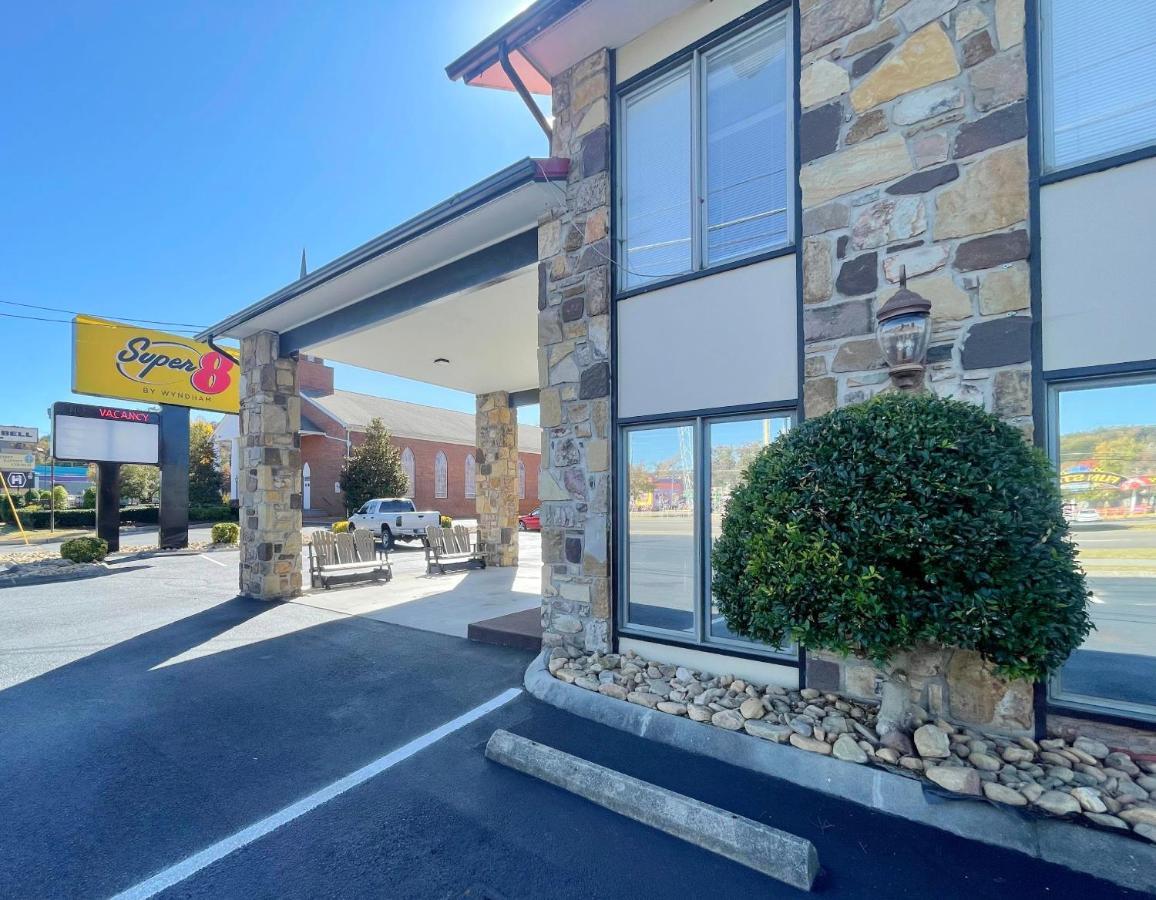 Hotel Super 8 By Wyndham Pigeon Forge Downtown Extérieur photo