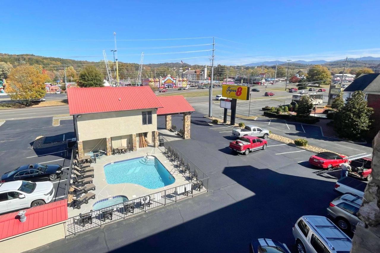 Hotel Super 8 By Wyndham Pigeon Forge Downtown Extérieur photo
