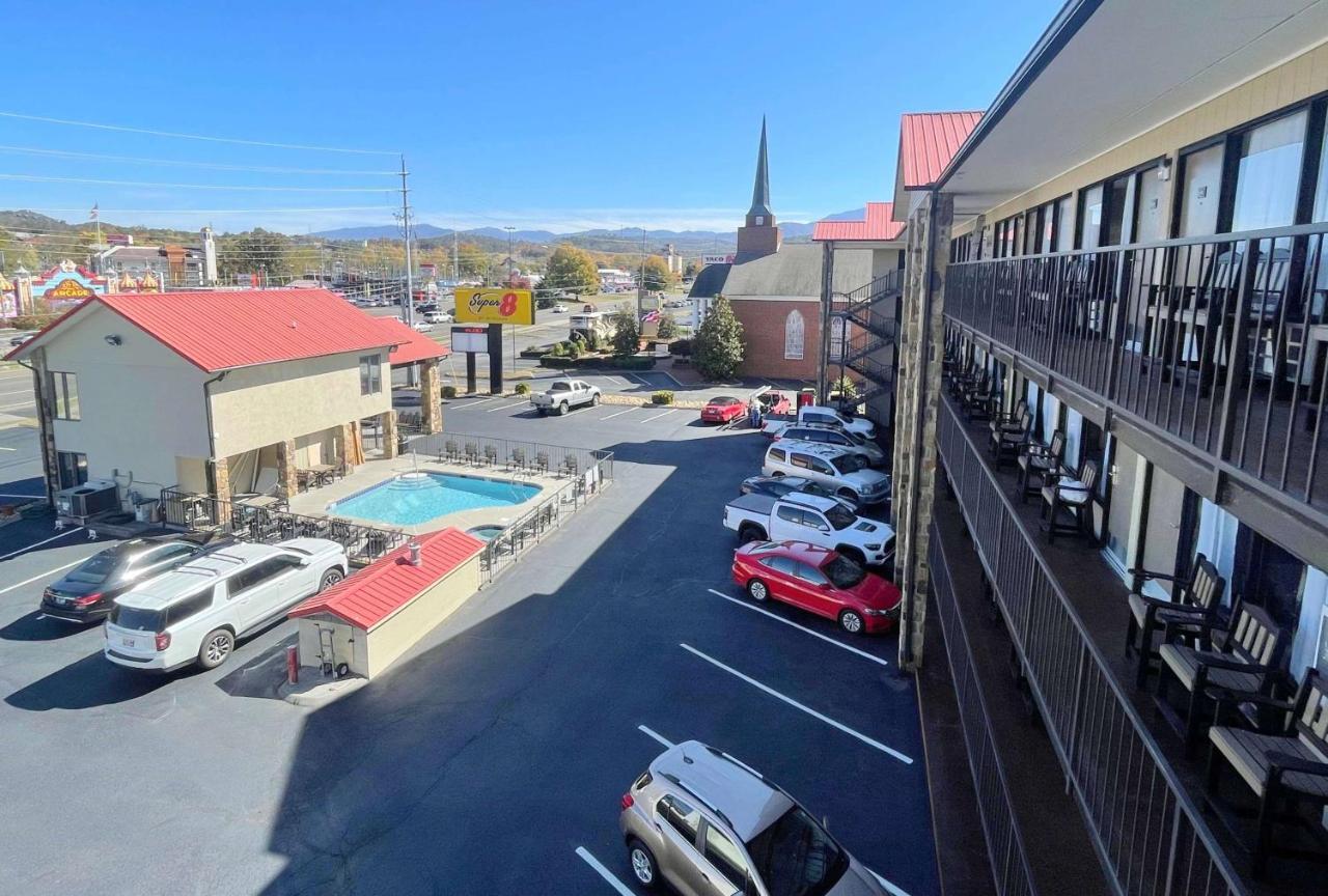 Hotel Super 8 By Wyndham Pigeon Forge Downtown Extérieur photo